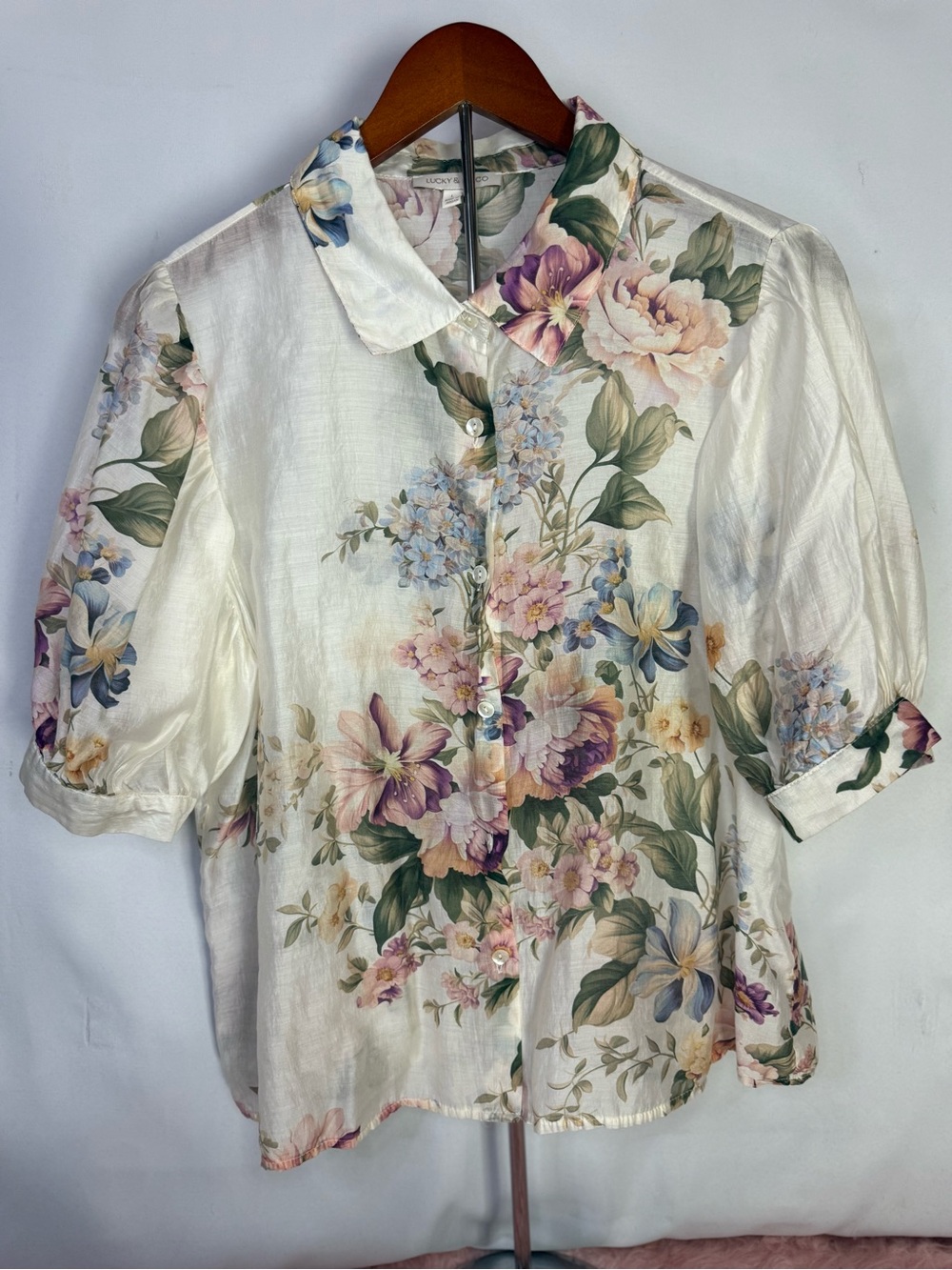 Lucky & Coco Vintage Style Floral Button-Up Blouse in Cream with Flowers Large